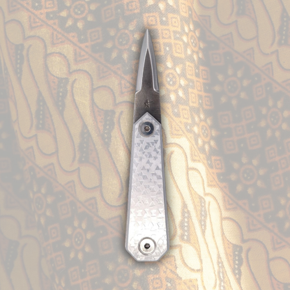 LA LANCETTE ⋅ Objet 001 de La Tête et les Mains