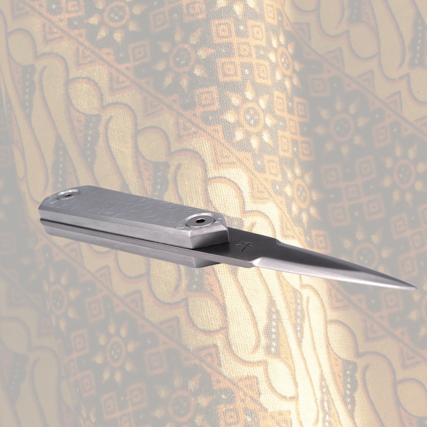 LA LANCETTE ⋅ Objet 001 de La Tête et les Mains